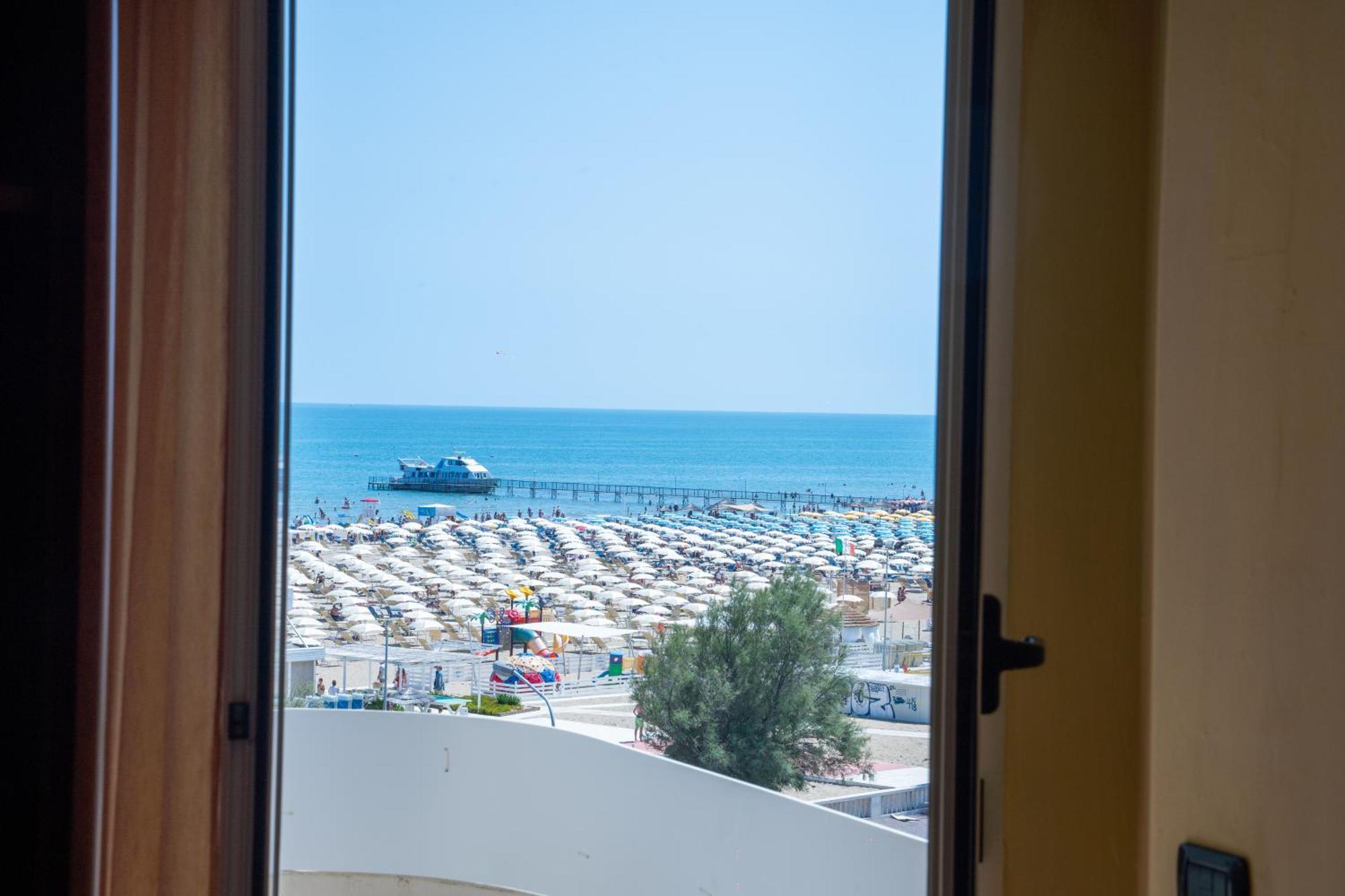 Hotel Audi Frontemare Rimini Ngoại thất bức ảnh
