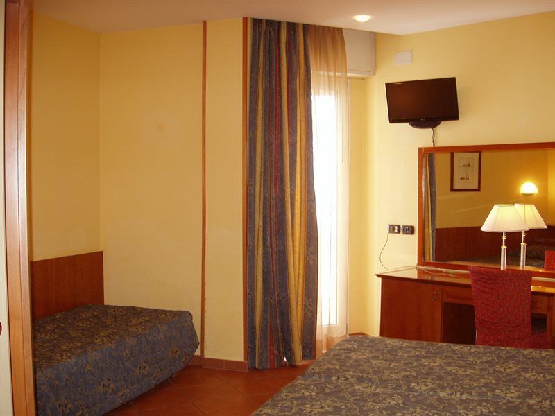 Hotel Audi Frontemare Rimini Ngoại thất bức ảnh